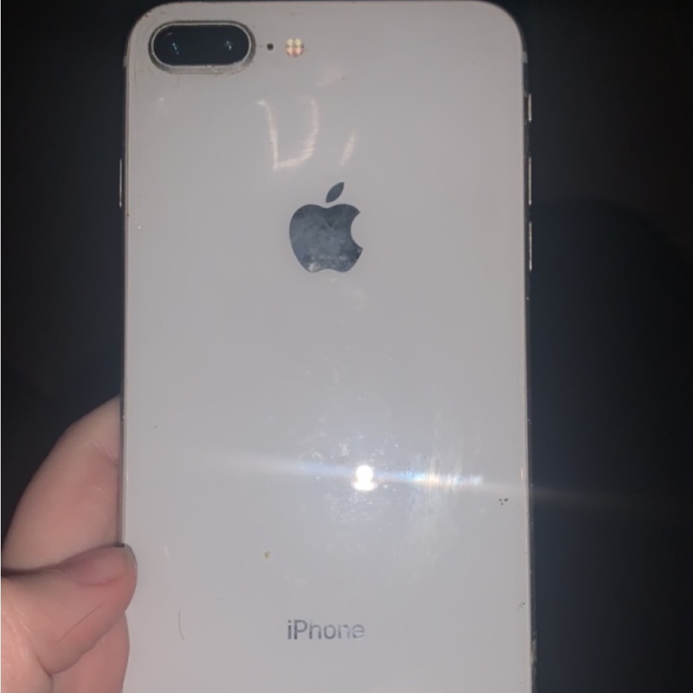 iPhone 8 Plus - Picture 2 of 4